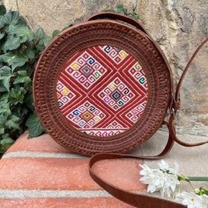 Handgemachte Ledertasche Geldbörse Rund Crossbody handgestempelt Boho Boho StrandMode Hipster Weihnachtsgeschenk für Sie