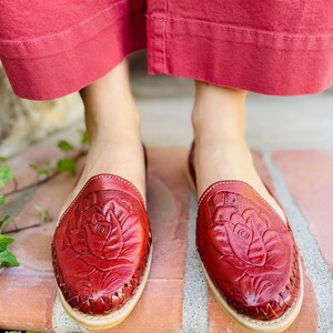 Leather Sandals Woman Mexican Shoes Vintage Style Floral-Flip Flops-Hippie BOHO Tribal Shoes-Summer Handmade Huaraches Beach Roman Tie