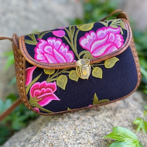 Petit bestickte handgemachte echte Ledertasche Geldbörse Crossbody Stamped Verschönerte BOHO Boho Beach Fashion Hipster Fiesta Geschenkideen