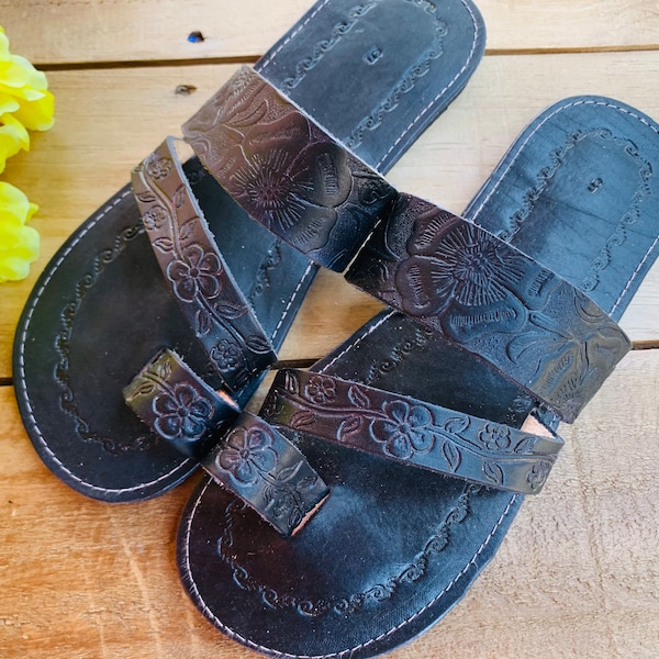 Black Leather Sandals Woman Mexican Shoes Vintage Style 1970s-Floral-Flip Flops-Hippie-BOHO-Tribal-Shoes-Summer-Handmade Sandals-Huaraches