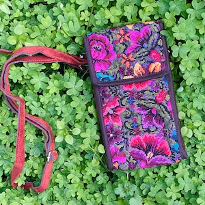 Umfunktionierte mexikanische bestickte Handy-Clutch-Bunte Geldbörse-Hippie-BOHO-Huipil-Handmade-Flowers-Fiesta-Geburtstags-Geschenk-Festival Cell Art