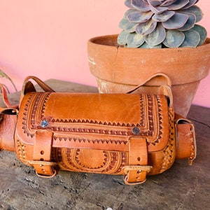 Handgemachte Ledertasche Geldbörse Crossbody Handgestempelt verschönert BOHO Boho Beach Fashion Hipster