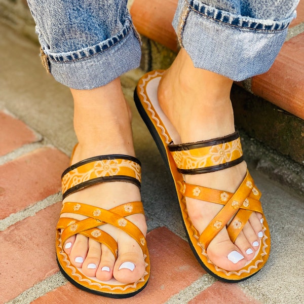 Brown Leather Sandals Woman Mexican Shoes Vintage Style 1970s-Floral-Flip Flops-Hippie-BOHO-Tribal-Shoes-Summer-Handmade Sandals-Huaraches