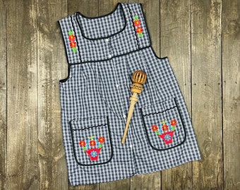 La Chacha Apron Traditional Hand Embroidered with Pocket Food Fiesta Dinner-Holiday-Frida Kahlo Anniversary Mexicana Mother Abuelita Gift
