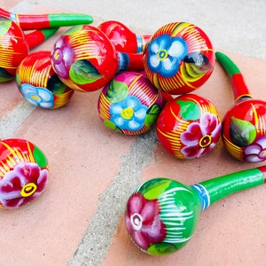 Hand Painted Mexican Maracas for Fiestas Weddings Party Favor Assorted Colors Sonajas Shakers Gourds Flowers Birthday Baby Shower