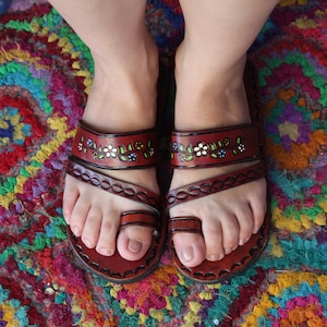 Brown Leather Sandals Woman Mexican Shoes Vintage Style 1970s-Floral-Flip Flops-Hippie-BOHO-Tribal-Shoes-Summer-Handmade Sandals-Huaraches image 6