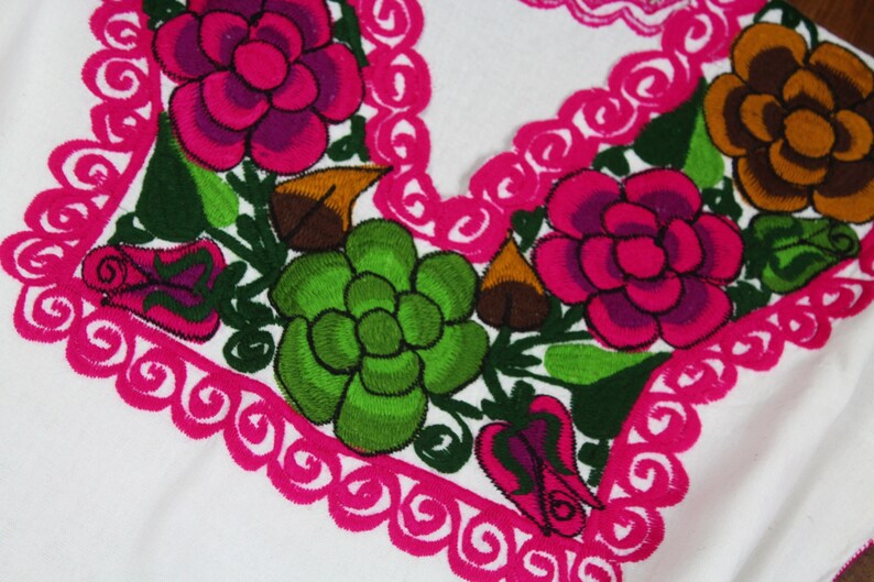 Traditional Embroidered Multicolor Flower Mexican Huipil 100/% Cotton-White-BOHO-Hippie-Frida Kahlo-Fiesta Birthday Outfit-Wedding Top-Blouse