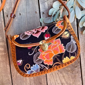 Petit bestickte handgefertigte Tasche aus echtem Leder, Umhängetasche, gestempelt, verziert, BOHO, Boho, Strand, Mode, Hipster, Fiesta, Geschenkideen