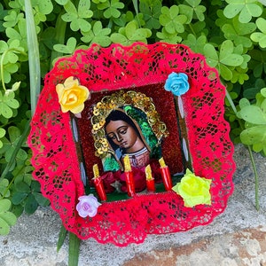 Virgen De Guadalupe Nicho Shadow Box Fatto a mano Sacro Cuore Amor Loved One Muro Appeso Pizzo 3D Arte Popolare Fiesta Ornamento Vergine Maria