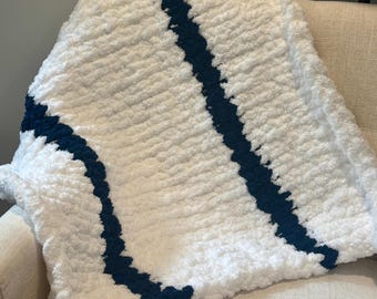 Baby blanket handmade blanket navy blue and white blanket baby gift idea chunky knit super soft blanket baby shower idea college colors