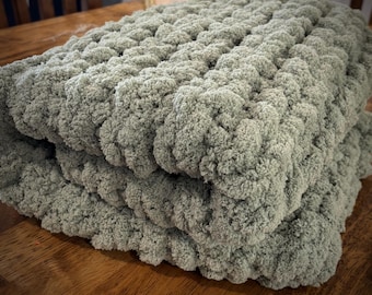 Chunky knit blanket | handmade | Super soft and comfy | Gift ideas for baby showers | custom baby blanket | girl blanket | boy blanket