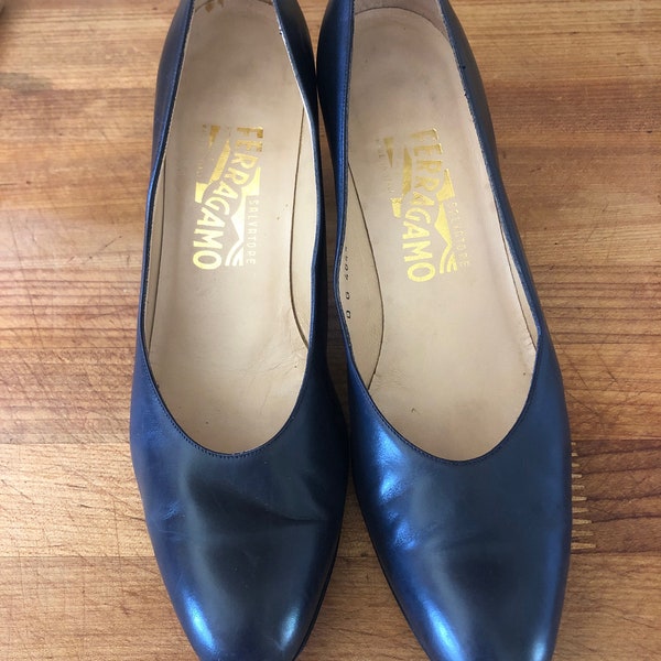 Vintage Women’s Ferragamo Pumps Navy Blue Leather Size 9 1/2 Classic