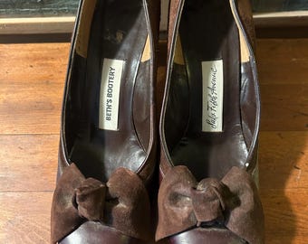 Vintage Beth’s Bootery Saks Fifth Avenue Brown Suede Leather Heels with Bow 8.5