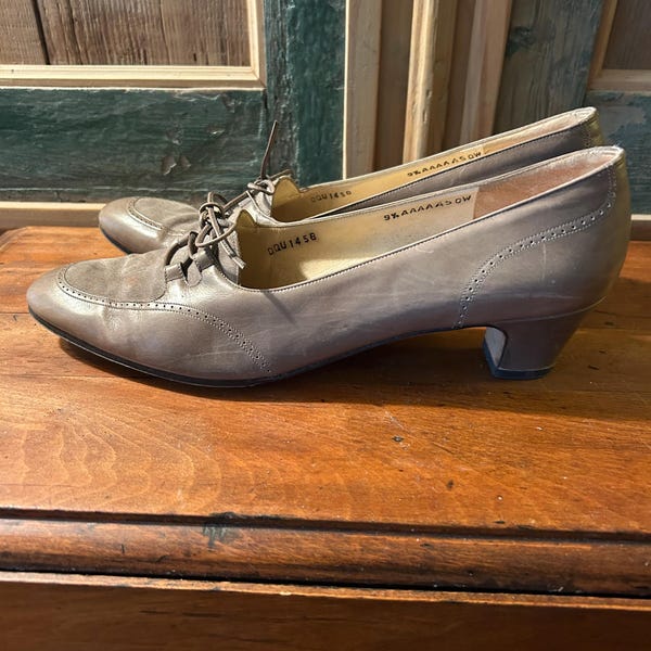 Vintage Salvatore Ferragamo Taupe Leather Suede Low Heel Loafers 9.5 AAAA