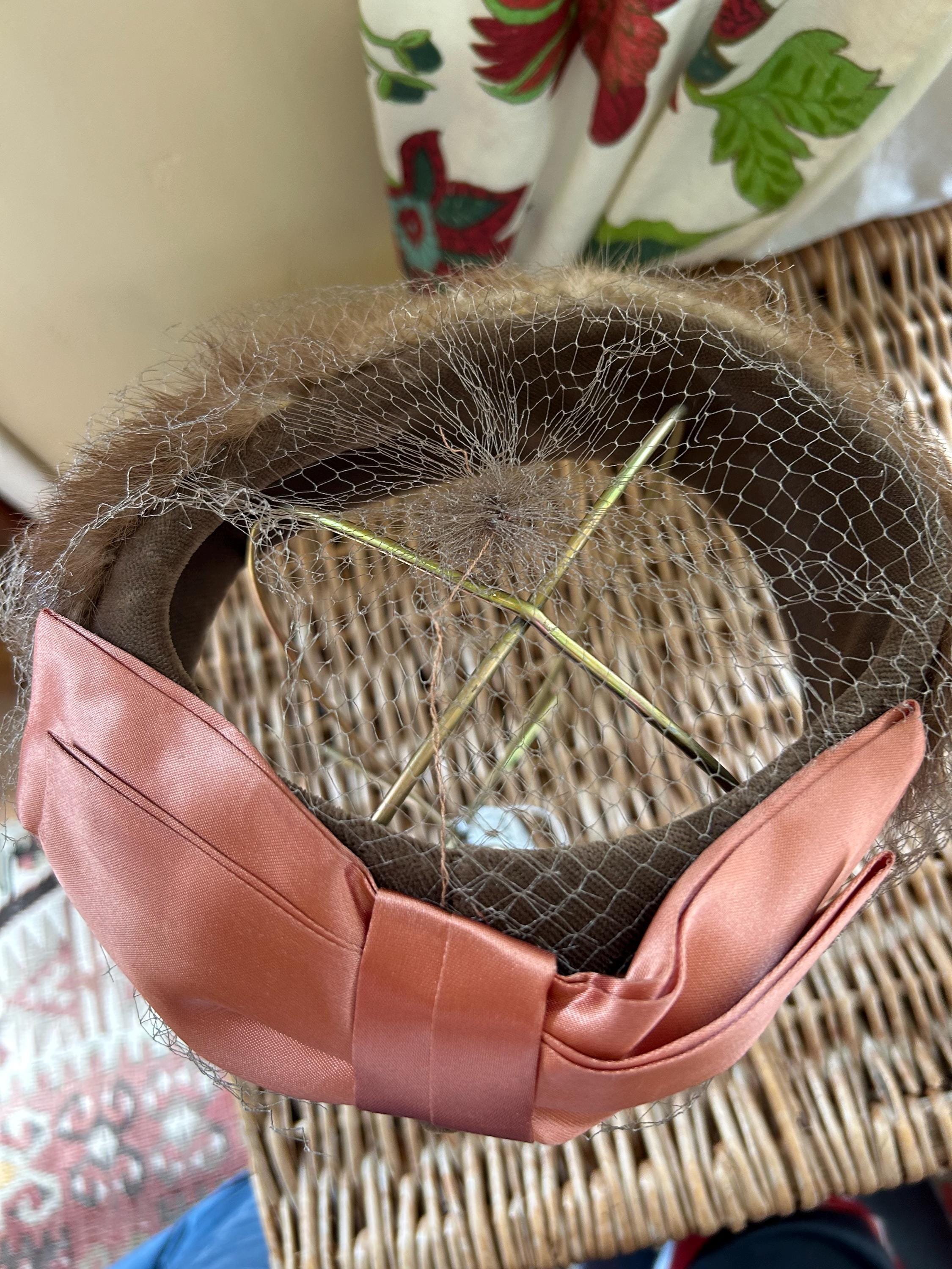 Vtg Mink Fur Brown Velvet Bow Veil Fascinator Hat Open Crown Pill Box 1940s Vtg Mink Pillbox Hat Velvet Bows Veil Net Brown 40s 50s 60s  main image 2
