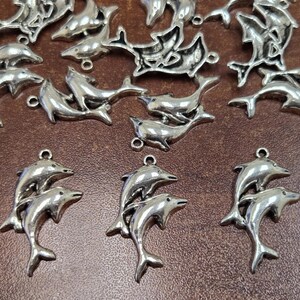 25 pcs antique SILVER METAL ALLOY charms (lead, nickel, & cadmium free) Dolphin