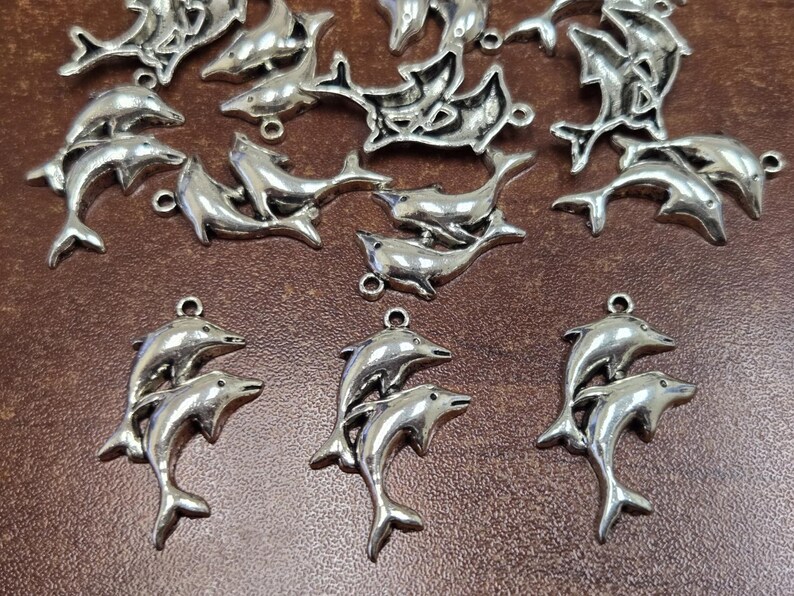 25 pcs antique SILVER METAL ALLOY charms (lead, nickel, & cadmium free) Dolphin