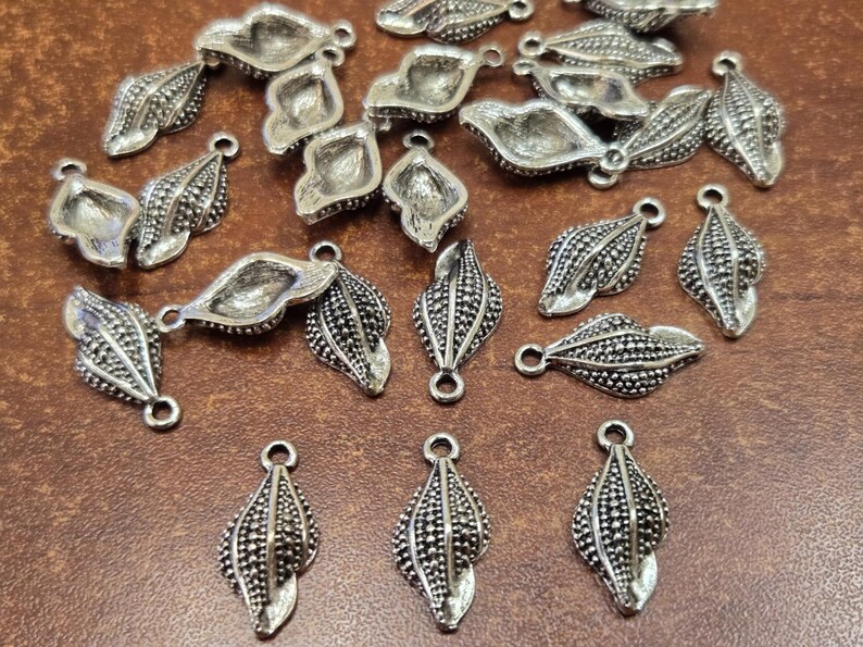 25 pcs antique SILVER METAL ALLOY charms (lead, nickel, & cadmium free) Shell