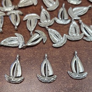 25 pcs antique SILVER METAL ALLOY charms (lead, nickel, & cadmium free) Boat