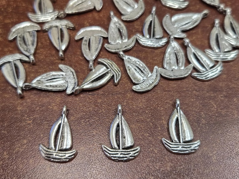 25 pcs antique SILVER METAL ALLOY charms (lead, nickel, & cadmium free) Boat