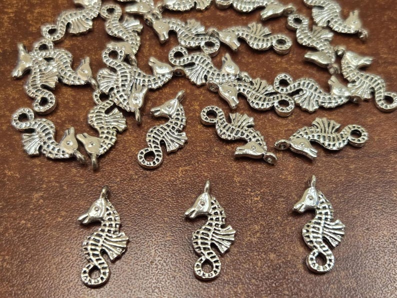 25 pcs antique SILVER METAL ALLOY charms (lead, nickel, & cadmium free) Seahorse