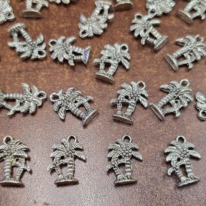 25 pcs antique SILVER METAL ALLOY charms (lead, nickel, & cadmium free) Palm Tree