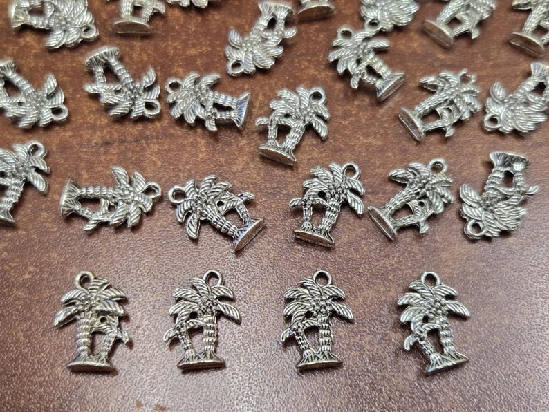 25 pcs antique SILVER METAL ALLOY charms (lead, nickel, & cadmium free) Palm Tree