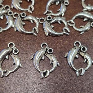 25 pcs antique SILVER METAL ALLOY charms (lead, nickel, & cadmium free) Dolphin 2