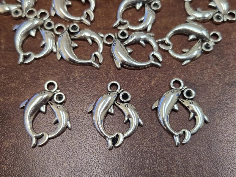 25 pcs antique SILVER METAL ALLOY charms (lead, nickel, & cadmium free) Dolphin 2