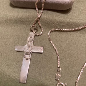 Originele Sterling zilveren kruisketting met solsleutel muzieknoot hanger en 20" box ketting gemaakt in Italië muziek christelijk kerkkoor