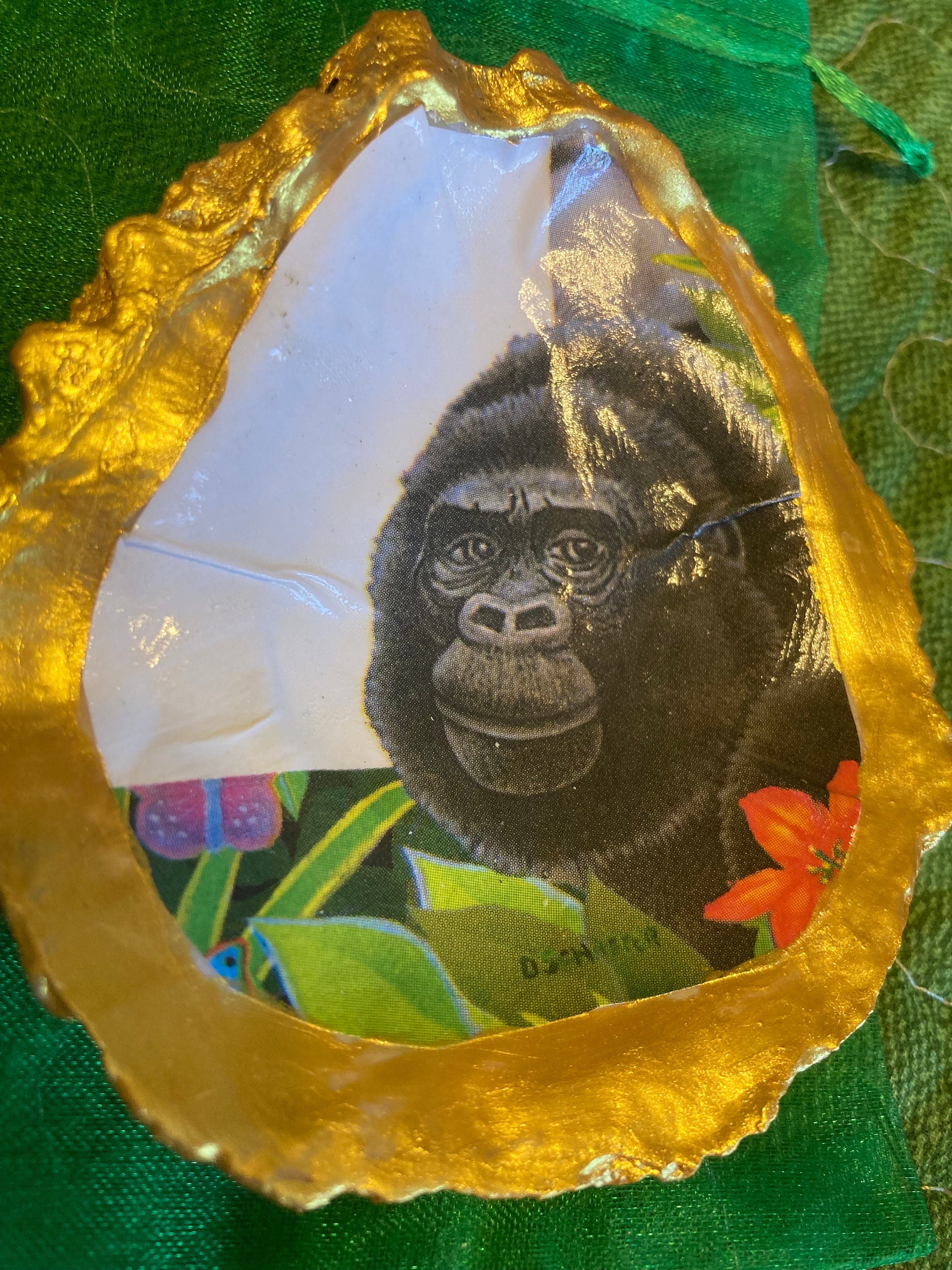 Gorilla Zoo Oyster Shell Jewelry Dish monkey for  Animal Lover Valentine’s Day gift comes with chiffon bag