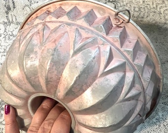 Beautiful Vintage Pink Aluminum Bundt Angel food Cake Pan 1950s -Gorgeous Patina!