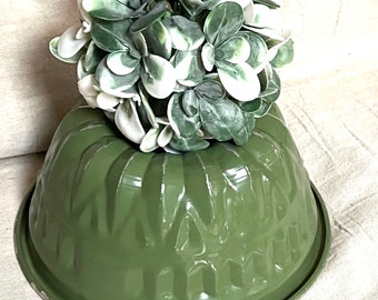 Beautiful Vintage Green Bundt Pan Farmhouse Kitchen Decor