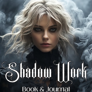 Puede incluir: Una imagen en blanco y negro de una mujer con el pelo largo y rubio. Lleva una blusa de encaje negro y una gargantilla negra. La imagen está rodeada de humo. El texto "Shadow Work" está escrito en una fuente gótica debajo de la cabeza de la mujer. El texto "Book & Journal" está escrito debajo del título.