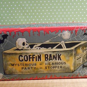 Coffin Wallet Chain – Spooky Box Club