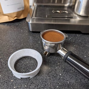 Embudo dosificador de café impreso en 3D portafiltro Breville Barista Express para apisonar