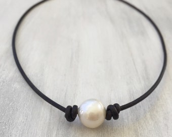 Leather pearl choker, gift for teen girl, gift for her, pearl choker, choker necklace, leather and pearls, leather pearl choker