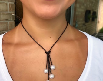 Freshwater pearl necklace, gift for her, leather and pearl necklace, pearl necklace, gift for women, gift under 50, motherday gift