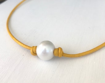 Pearl and leather jewelry, freshwater pearl choker, freshwater pearl necklace, choker necklace, yellow necklace , pearl choker,