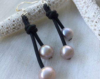Leather pearl earrings, gift for her, leather and pearls earrings, freshwater pearls, pearls, pearl on leather, pearl earrings