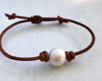 Leather freshwater pearl bracelet, gift for her, pearl bracelet, leather and single pearl bracelet, summer jewelry, 30th birthday gift