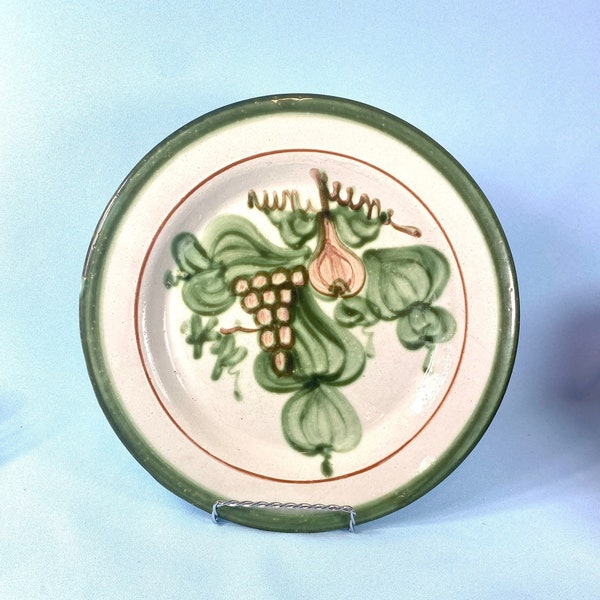 One dinner plate by Louisville Stoneware, Harvest pattern by John B. Taylor, made in Kentucky USA