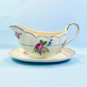 Grindley England Gravy Boat: Cream petal Rose Floral Pattern