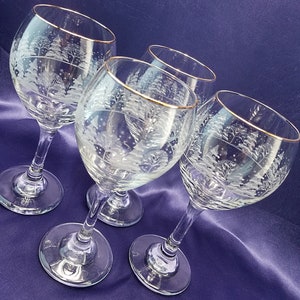 Arby&#39;s Christmas wine or water glasses-White Winter Scene, Holiday goblets by Libbey Gold Rims, round bowl, snowy trees,  replacements, gift