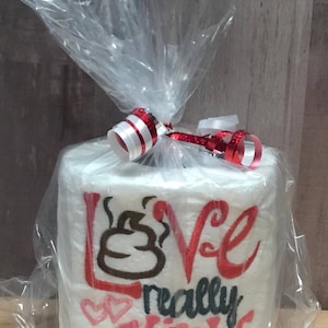 L'amore fa davvero schifo. Carta igienica ricamata per San Valentino. Carta igienica ricamata. Regalo scherzoso. Regalo di anniversario. Regalo di rottura.