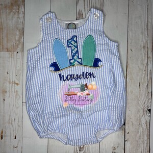 Surfboard Birthday Romper. Surfboard Birthday Shirt. Boy bubble romper. Girl Bubble Romper. Summer baby outfit. Beach Outfit. Personalized. bild 7