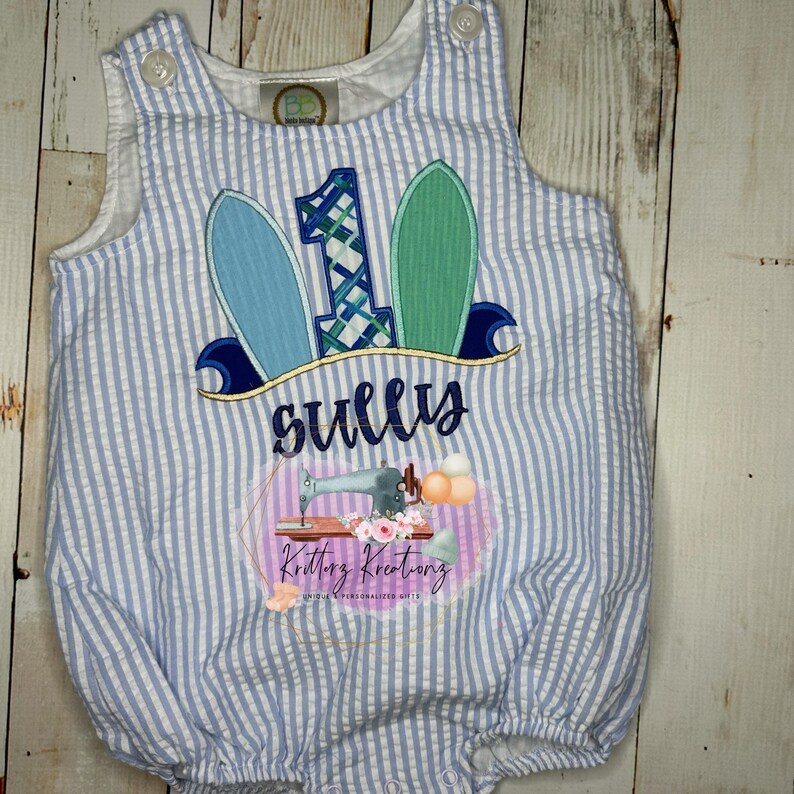 Surfboard Birthday Romper. Surfboard Birthday Shirt. Boy bubble romper. Girl Bubble Romper. Summer baby outfit. Beach Outfit. Personalized. bild 6