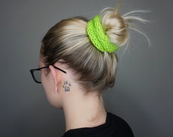 Scrunchie de punto en verde lima / Charlie & Luna Co. Hecho a mano, Cabello, Accesorios, Regalos para ella, Rellenos de medias, Único, De moda