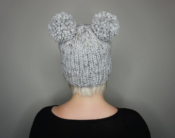 Gorro con doble pompón - Elige tu color / Charlie & Luna Co., Adulto, Adolescente, Venta al por mayor, Gorro estilo Kylie Jenner, Moderno, Dos pompones, Gorro de punto, Venta al por mayor