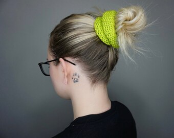 Coletero de punto en verde lima / Charlie & Luna Co. Hecho a mano, Cabello, Accesorios, Regalos para ella, Regalos para rellenar calcetines navideños, Único, Moderno